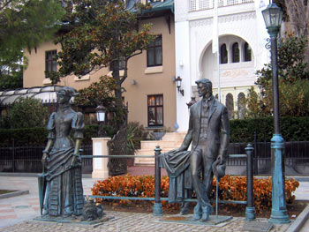 памятник Чехову даме с собачкой