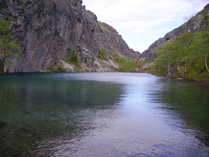 Озеро в ущелье Аку-Аку